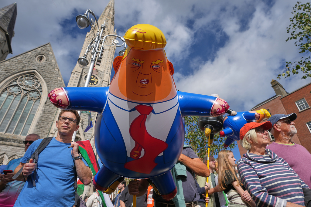 Protesters with balloons demonstrate against the visit of U.S. President Donald Trump in Dublin, Saturday, Sept. 12, 2026.(AP Photo/Kin Cheung)