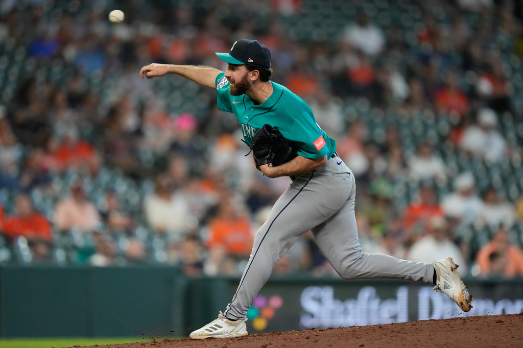 Seattle Mariners pitcher Nick Davila throws during the seventh inning of a baseball game against the Houston Astros in Houston, Thursday, May 14, 2026. (AP Photo/Ashley Landis)
