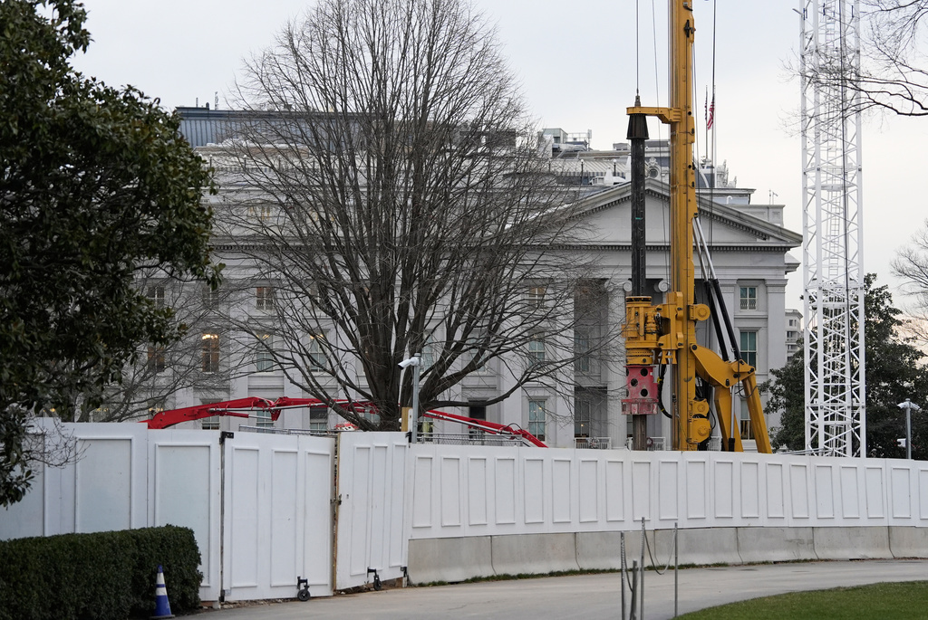 Work continues on the construction of the ballroom at the White House where the East Wing once stood, Wednesday, Dec. 17, 2025, in Washington. (AP Photo/Alex Brandon)