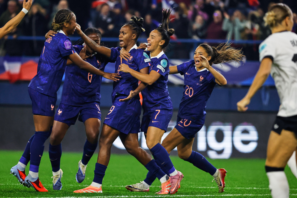 France's Melvine Malard, center, celebrates after scoring the opening goal during the women's Nations League semifinal second leg soccer match between France and Germany in Caen, France, Tuesday, Oct. 28, 2025. (AP Photo/Jeremias Gonzalez)