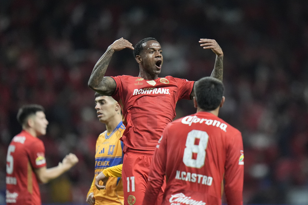 Toluca's Helinho celebrates scoring his side's first goal against Tigres during the Mexican soccer league second leg final match in Toluca, Mexico, Sunday, Dec. 14, 2025. (AP Photo/Eduardo Verdugo)