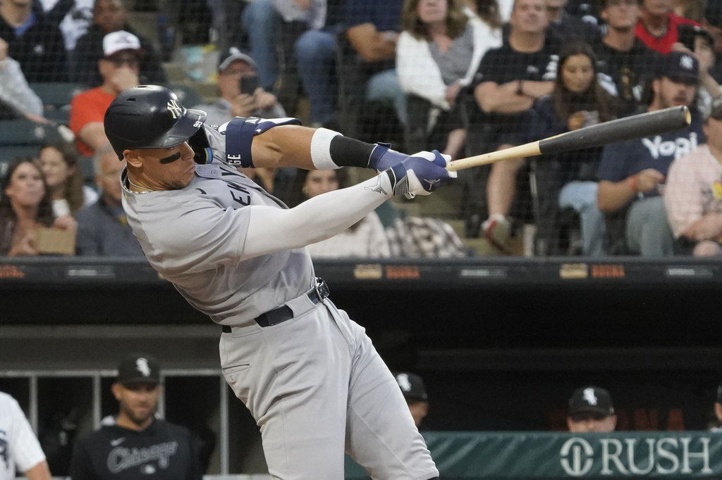 New York Yankees' Aaron Judge hits a home run against the Chicago White Sox during the fourth inning of a baseball game Saturday, Aug. 30, 2025, in Chicago. (AP Photo/David Banks)