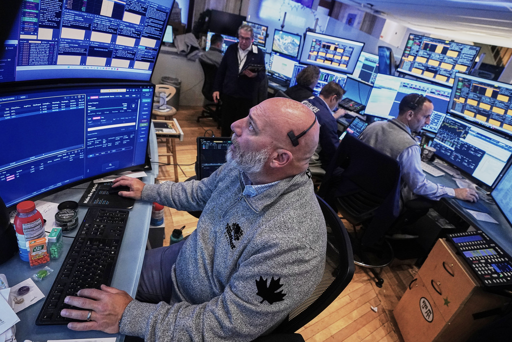 Trader Vincent Napolitono, foreground, works on the floor of the New York Stock Exchange, Thursday, Nov. 20, 2025. (AP Photo/Richard Drew)
