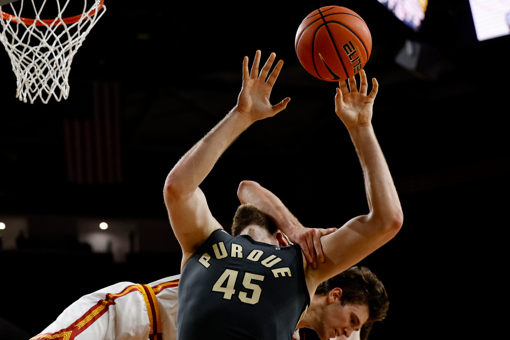 Southern California center Gabe Dynes, back, fouls Purdue center Oscar Cluff, front, during the first half of an NCAA college basketball game Saturday, Jan. 17, 2026, in Los Angeles. (AP Photo/Caroline Brehman)