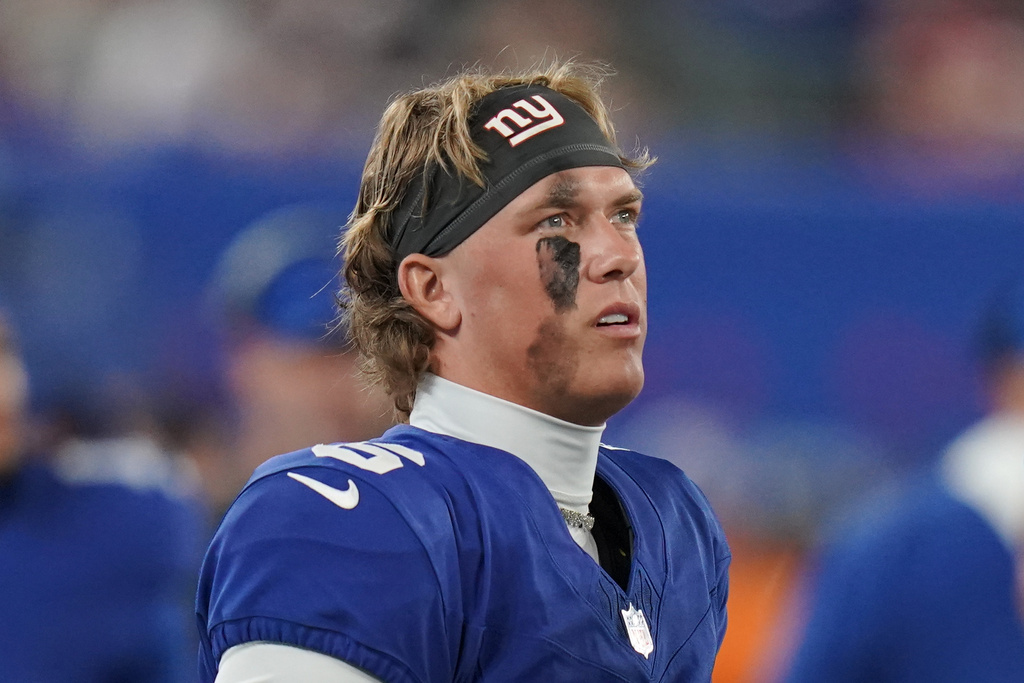 FILE - New York Giants quarterback Jaxson Dart (6) during an NFL football game against the Kansas City Chiefs, Sunday, Sept. 21, 2025 in East Rutherford, N.J. (AP Photo/Vera Nieuwenhuis, file)