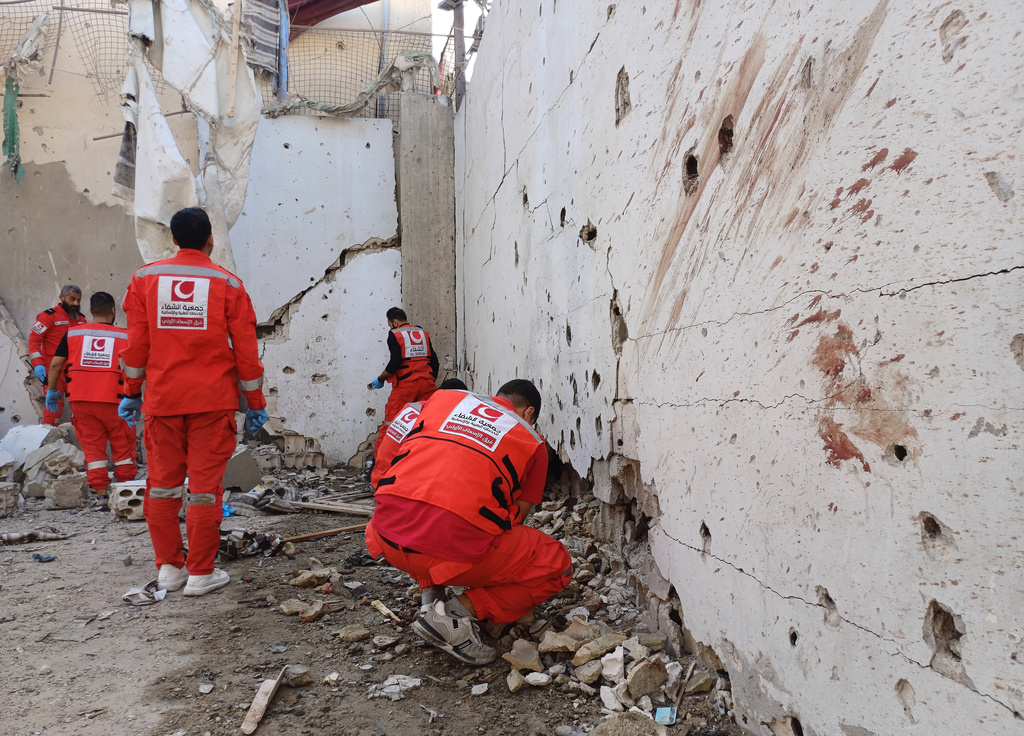 Palestinian rescue workers collect body remains at the scene where an Israeli strike on Tuesday night hit the Ein el-Hilweh Palestinian refugee camp, in the southern port city of Sidon, Lebanon, Wednesday, Nov. 19, 2025. (AP Photo/Mohammed Zaatari)