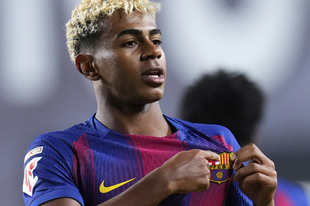 Barcelona's Lamine Yamal celebrates after scoring the opening goal from the penalty spot during the Spanish La Liga soccer match between Rayo Vallecano and FC Barcelona at the Vallecas stadium in Madrid, Spain, Sunday, Aug. 31, 2025. (AP Photo/Manu Fernandez)