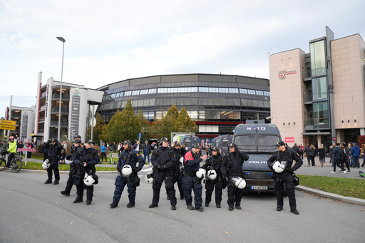 Police outside the Ullevaal Stadium ahead of the World Cup qualifying soccer match between Norway and Israel, in Oslo, Saturday, Oct. 11, 2025. (Javad Parsa/NTB Scanpix via AP) Police outside the Ullevaal Stadium ahead of the World Cup qualifying soccer match between Norway and Israel, in Oslo, Saturday, Oct. 11, 2025. (Javad Parsa/NTB Scanpix via AP)