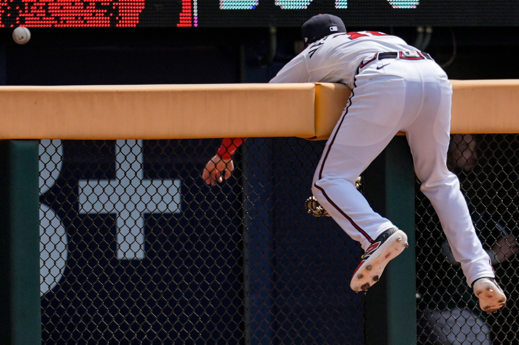 Atlanta Braves right fielder Mike Yastrzemski (18) attempts on Athletics' Shea Langeliers solo home run in the fourth inning of a baseball game, Wednesday, April 1, 2026, in Atlanta. (AP Photo/Mike Stewart)