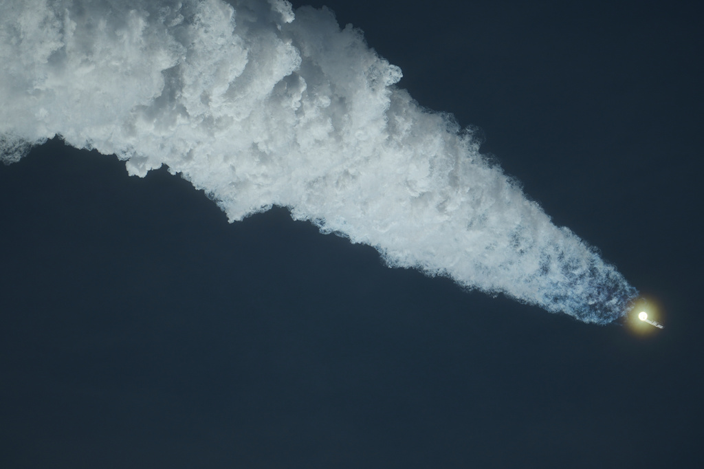 SpaceX's mega rocket Starship makes a test flight from Starbase, Texas, Monday, Sept. 28, 2026. (AP Photo/Eric Gay)