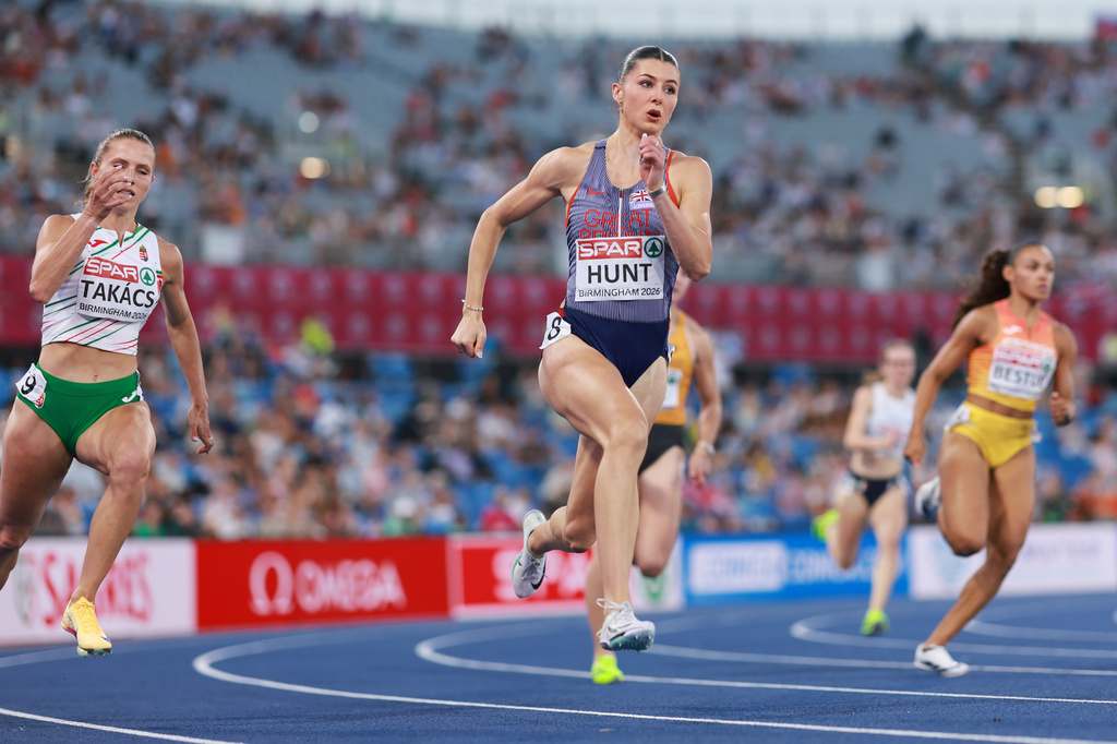 Britain's Amy Hunt, centre, competes in her women's 200 meters semifinal at the European Athletics Championships in Birmingham, England, Wednesday, Aug. 12, 2026. (AP Photo/Morgan Harlow)