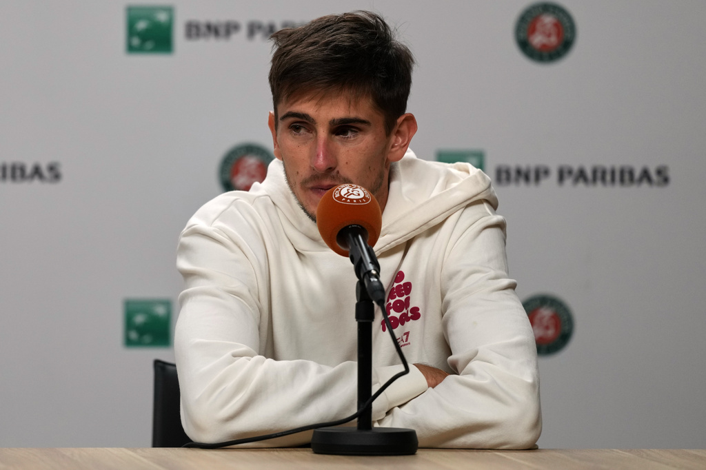 Italy's Matteo Arnaldi holds a press conference after witdrowing from a semifinal match due to an injury at the French Open in Paris, Friday, June 5, 2026. (AP Photo/Thibault Camus)