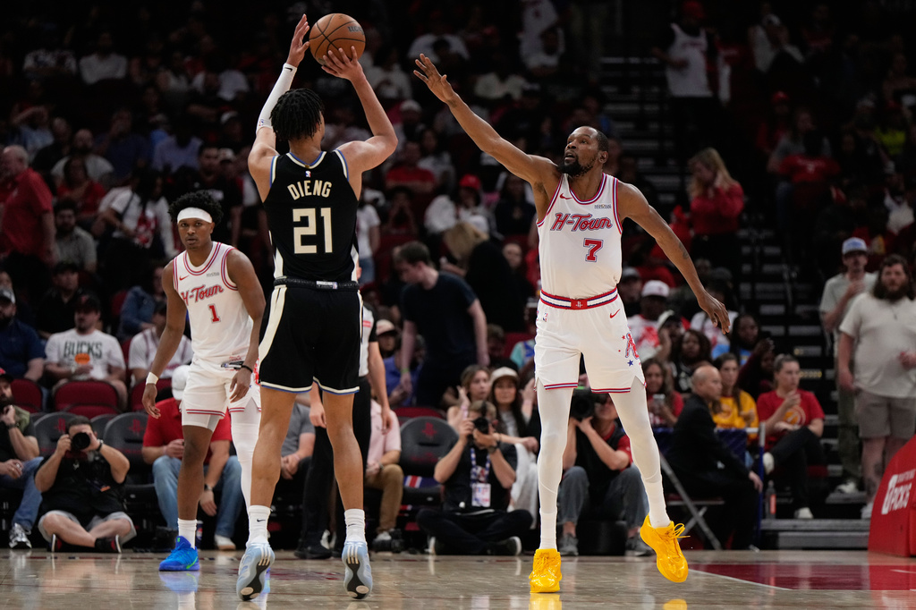 Milwaukee Bucks forward Ousmane Dieng (21) shoots against Houston Rockets forward Kevin Durant (7) during the second half of an NBA basketball game in Houston, Wednesday, April 1, 2026. (AP Photo/Ashley Landis)