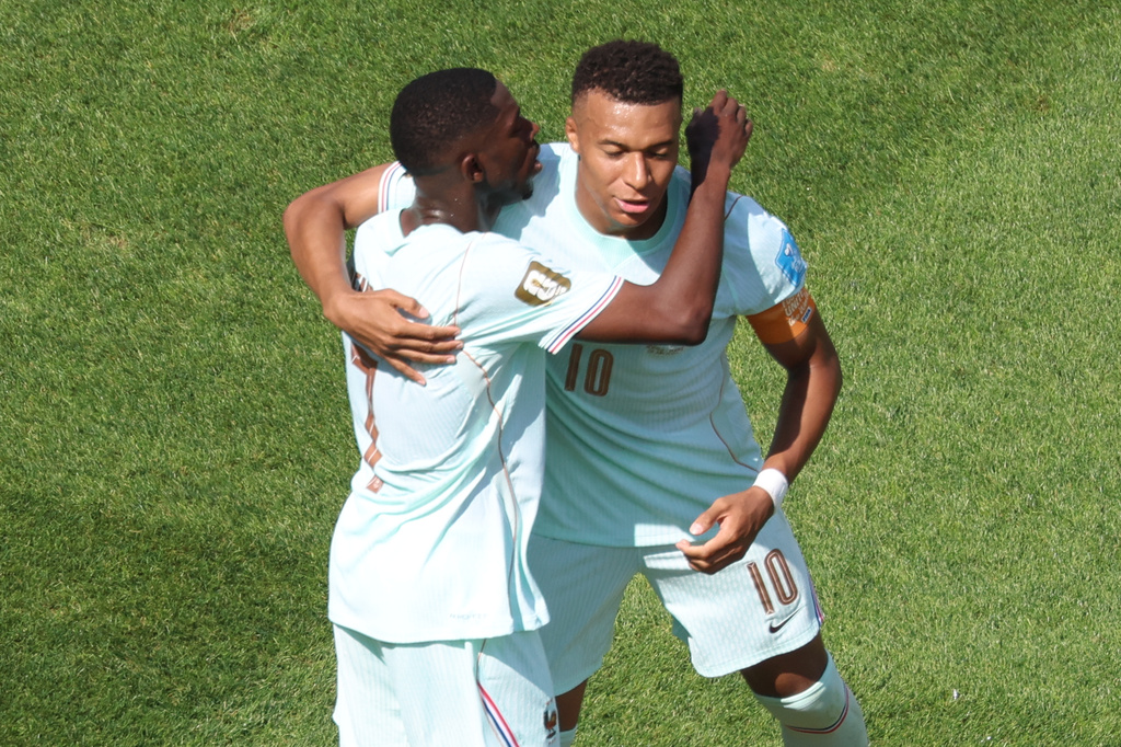 France's Kylian Mbappe (10) and Ousmane Dembele (7) celebrate after scoring during the World Cup Group I soccer match between Norway and France in Foxborough, Mass., near Boston, Friday, June 26, 2026. (AP Photo/Mark Stockwell)