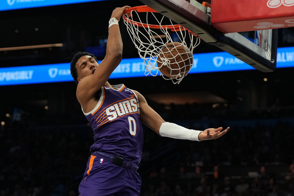 Phoenix Suns forward Ryan Dunn dunks against the Toronto Raptors during the first half of an NBA basketball game, Sunday, March 23, 2026, in Phoenix. (AP Photo/Rick Scuteri)