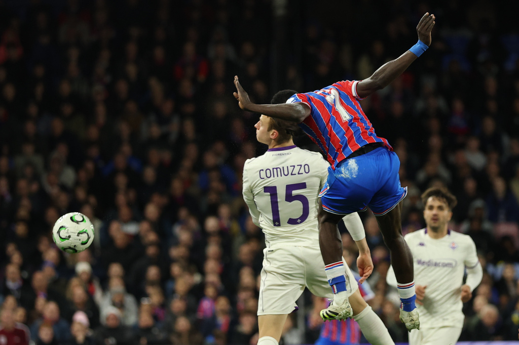 Crystal Palace's Ismaila Sarr scores during the Europa Conference League first-leg quarter-final soccer match between Crystal Palace and Fiorentina in London, Thursday, April 9, 2026. (AP Photo/Ian Walton)