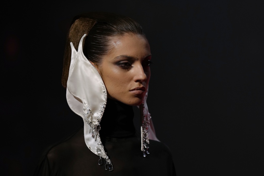 A model wears a creation as part of the Stephane Rolland Spring/Summer 2026 Haute Couture collection presented in Paris, Tuesday, Jan. 27, 2026. (AP Photo/Aurelien Morissard)