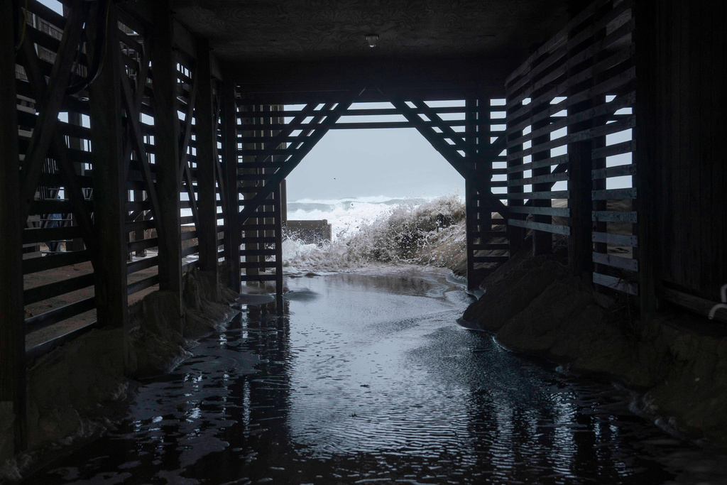 A hotel floods from an approaching storm, Sunday, Oct. 12, 2025, in Buxton, N.C. (AP Photo/Allison Joyce)