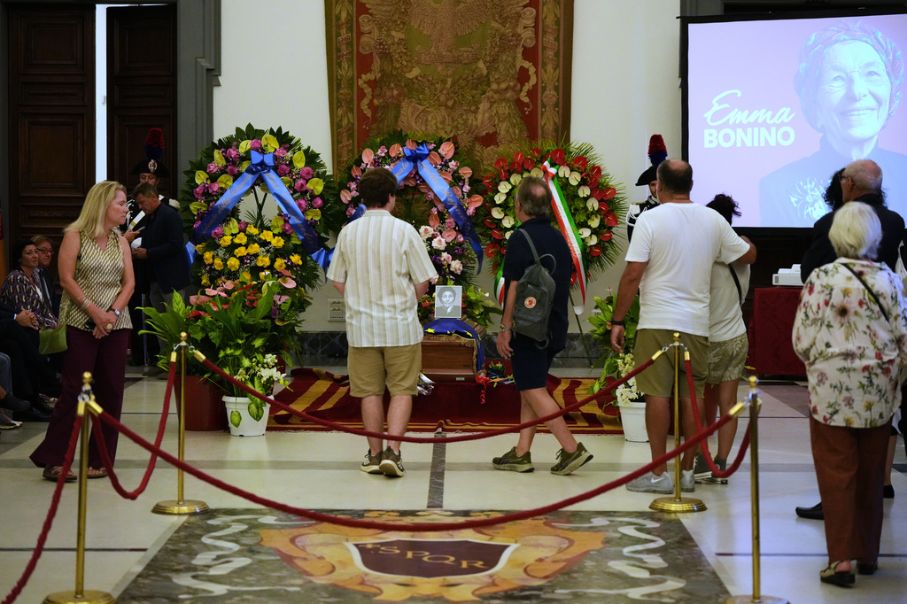 People arrive to pay their tribute to Emma Bonino, who rose to political prominence in the 1970s campaigning to legalize abortion in heavily Roman Catholic Italy, during her lying in state in Rome's City Hall, Sunday, Sept. 13, 2026. (AP Photo/Andrew Medichini)