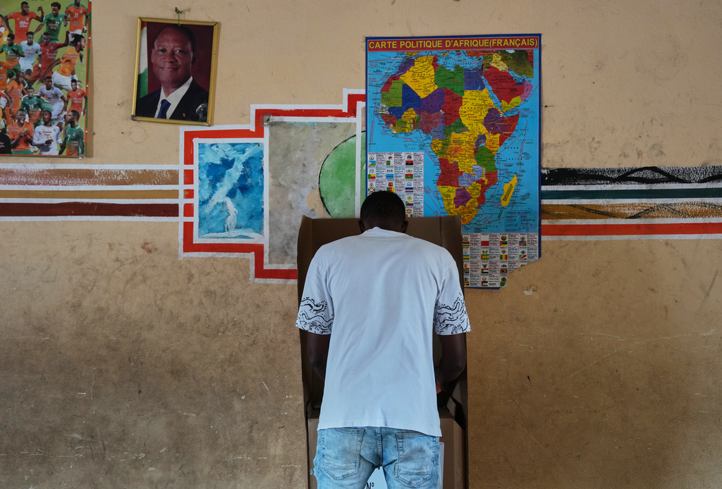 A man casts his ballot during the presidential elections in Abidjan, Ivory Coast, Saturday, Oct. 25, 2025. (AP Photo/Misper Apawu)