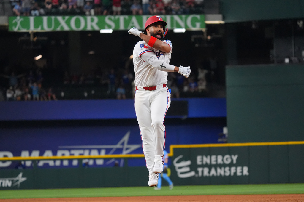 Texas Rangers' Ezequiel Duran celebrates after his walkoff single that scored teammate Brandon Nimmo in the ninth inning of a baseball game against the Kansas City Royals, Saturday, May 30, 2026, in Arlington, Texas. (AP Photo/LM Otero)