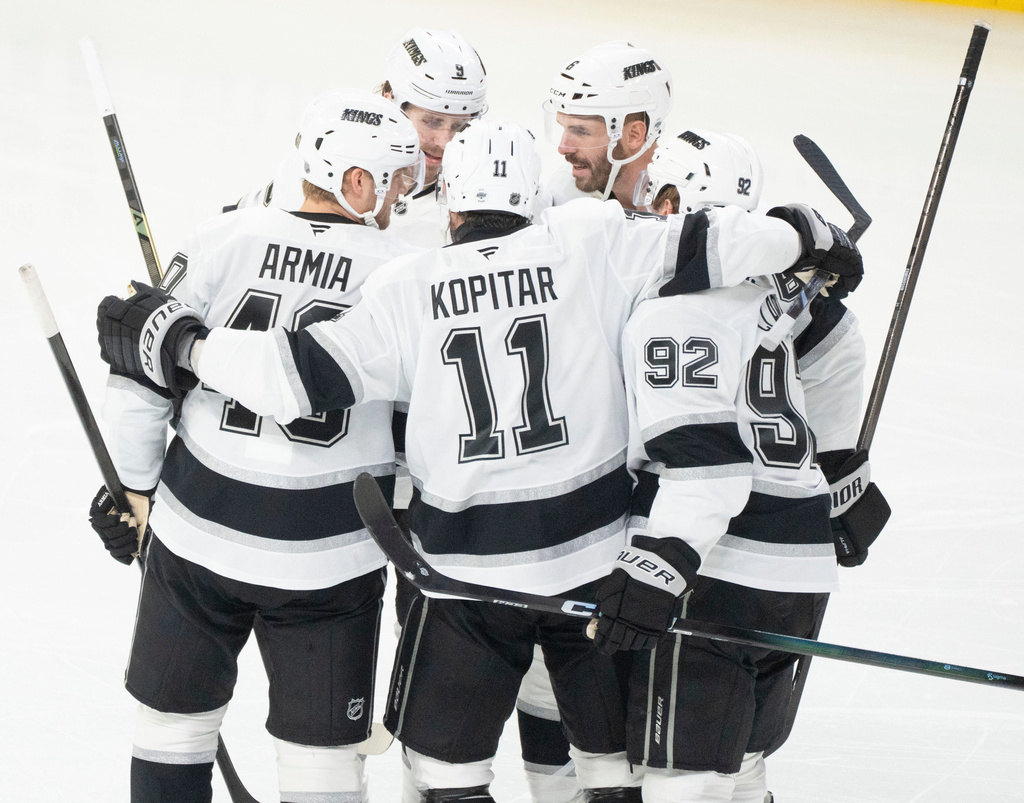 Los Angeles Kings' Joel Edmundson (6) celebrates his goal over Montreal Canadiens with teammates Brandt Clarke (92), Anze Kopitar (11), Joel Armia (40) and Adrian Kempe (9) during second period NHL hockey action in Montreal on Tuesday, Nov. 11, 2025. (Christinne Muschi/The Canadian Press via AP)
