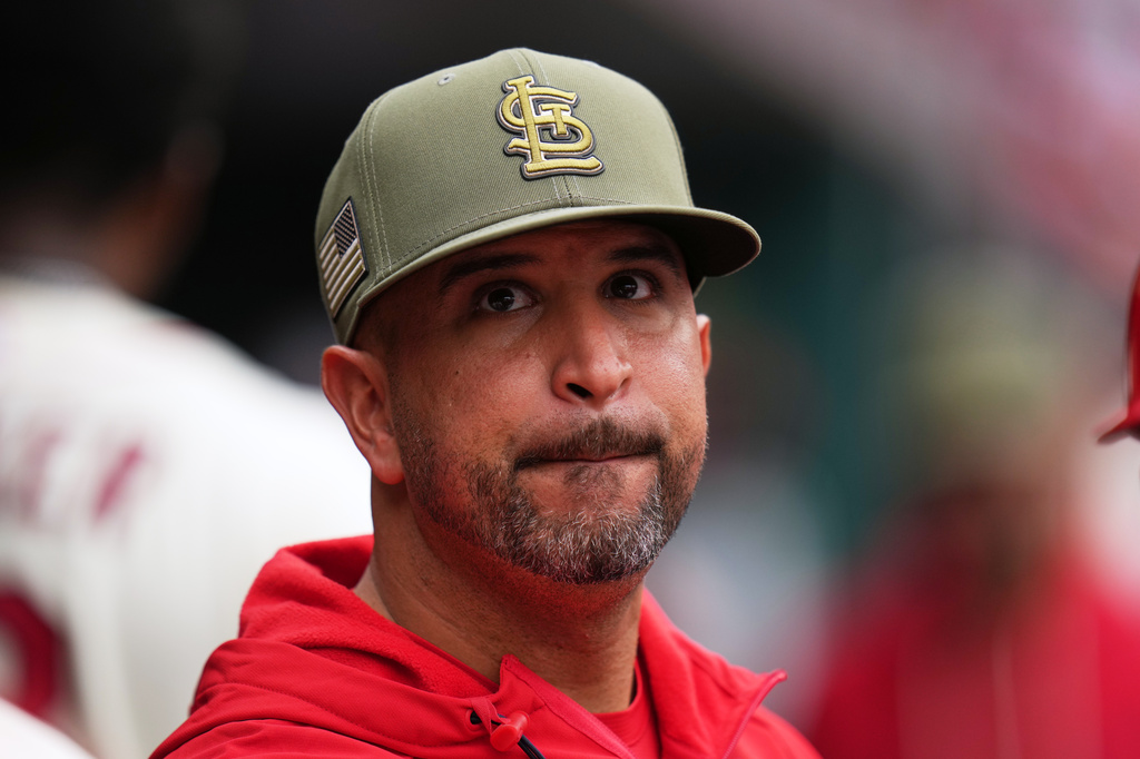 St. Louis Cardinals manager Oliver Marmol looks up into the stands at fans as they cheer and wave their shirts above their heads during the fourth inning of a baseball game between the St. Louis Cardinals and the Kansas City Royals Saturday, May 16, 2026, in St. Louis. (AP Photo/Jeff Roberson)