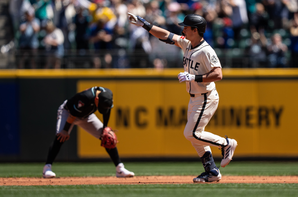 Seattle Mariners' Cole Young, right, rounds the bases after hitting a solo home run during the second inning of a baseball game against the Arizona Diamondbacks, Sunday, May 31, 2026, in Seattle. (AP Photo/Stephen Brashear)