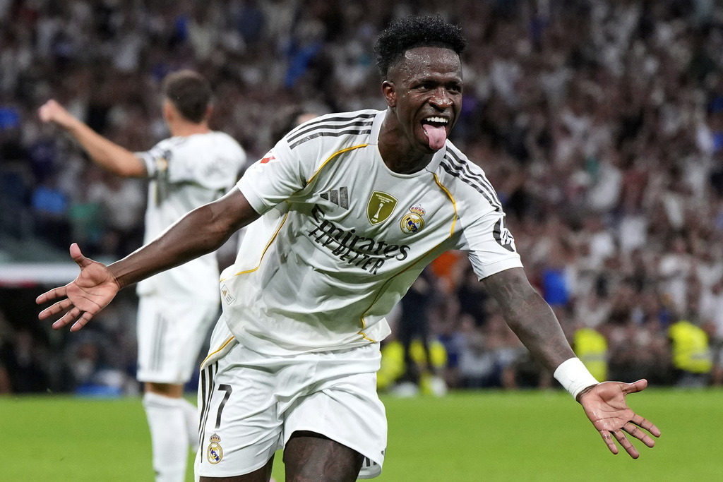 Real Madrid's Vinicius Junior celebrates scoring his side's second goal during the Spanish La Liga soccer match between Real Madrid and Mallorca in Madrid, Saturday, Aug. 30, 2025. (AP Photo/Manu Fernandez)
