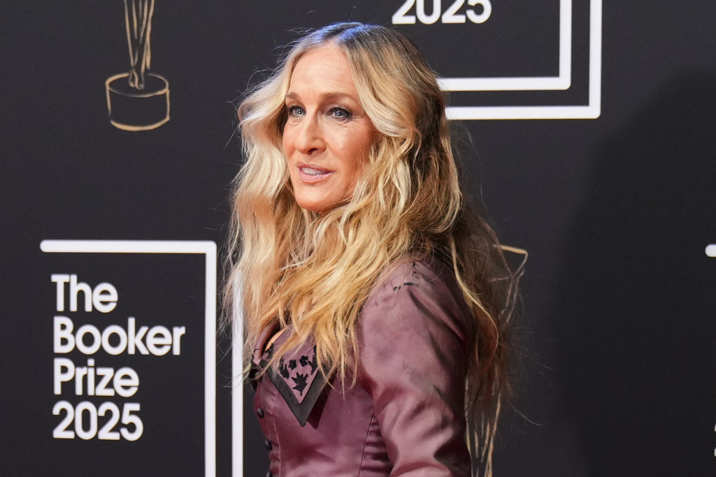 FILE - Sarah Jessica Parker arrives for the Booker Prize 2025 ceremony at Old Billingsgate in London, Monday, Nov. 10, 2025. (AP Photo/Kirsty Wigglesworth, File)