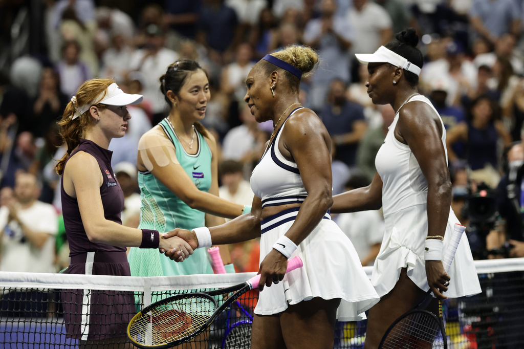 Venus, right, and Serena Williams, of the United States, congratulate Maya Joint, left, of Australia, and Hao-Ching Chan, of Taiwan, after their women's doubles match at the U.S. Open tennis championships, Friday, Sept. 4, 2026, in New York. (AP Photo/Adam Hunger)