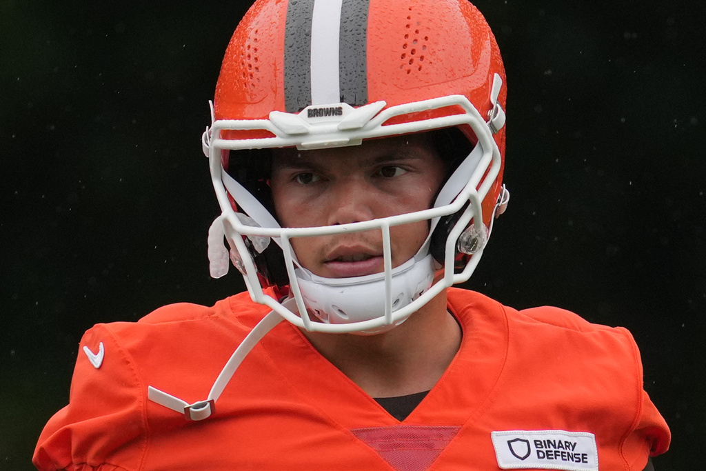 Cleveland Browns quarterback Dillon Gabriel (8) attends an NFL football practice at The Grove in Watford, England, Friday, Oct. 3, 2025. (AP Photo/Kin Cheung)