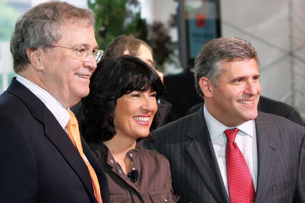 FILE - Retired CNN News Group Chairman and CEO Tom Johnson, left, CNN Chief International Correspondent Christiane Amanpour, center, and CEO and Chairman of Turner Broadcasting System Phil Kent pose together at the CNN 25 World Report Conference in Atlanta on June 1, 2005. (AP Photo/Ric Feld, File)