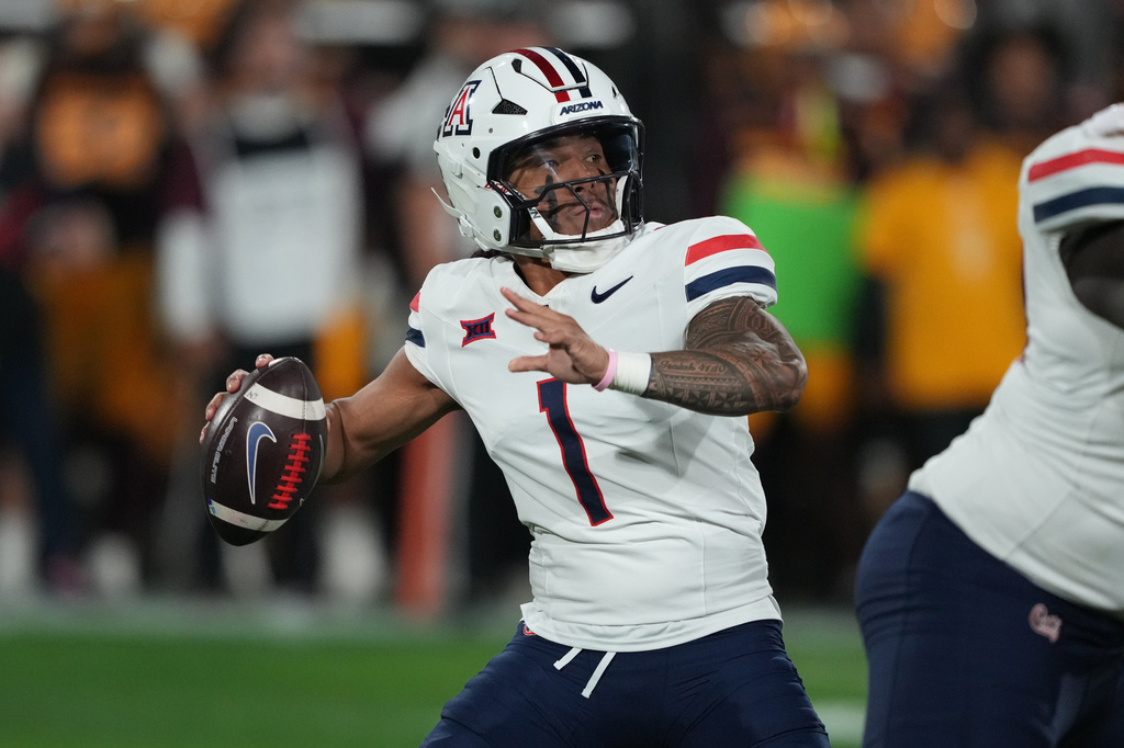FILE - Arizona quarterback Noah Fifita (1) throws the ball against Arizona State in the first half of an NCAA college football game on Nov. 28, 2025, in Tempe, Ariz. (AP Photo/Rick Scuteri, File)