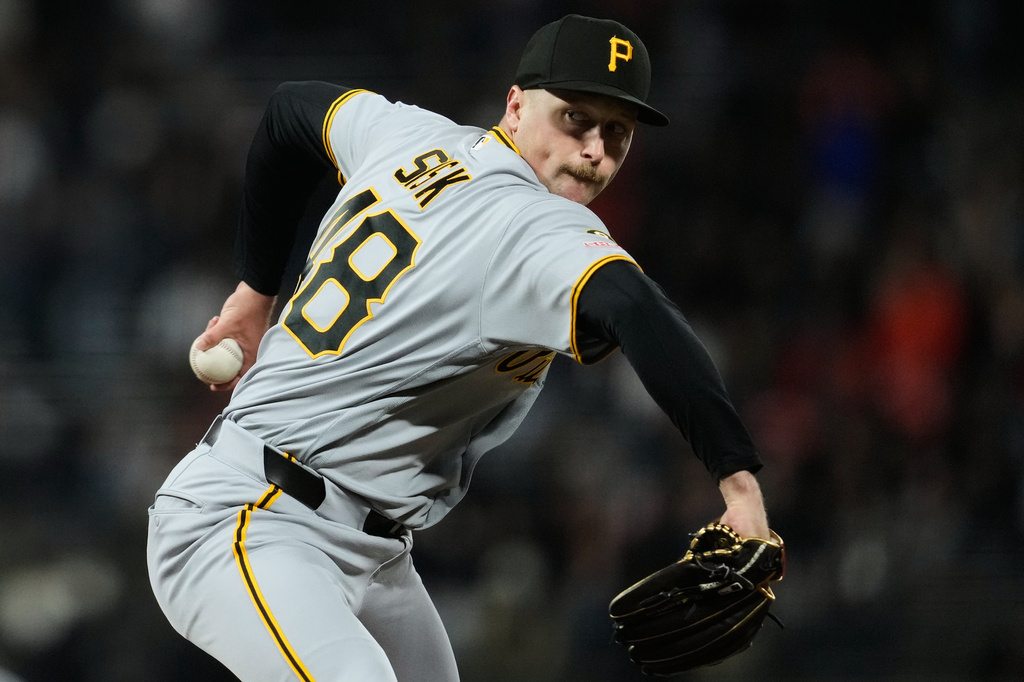 Pittsburgh Pirates' Evan Sisk pitches to a San Francisco Giants batter during the eighth inning of a baseball game Saturday, May 9, 2026, in San Francisco. (AP Photo/Godofredo A. Vásquez)