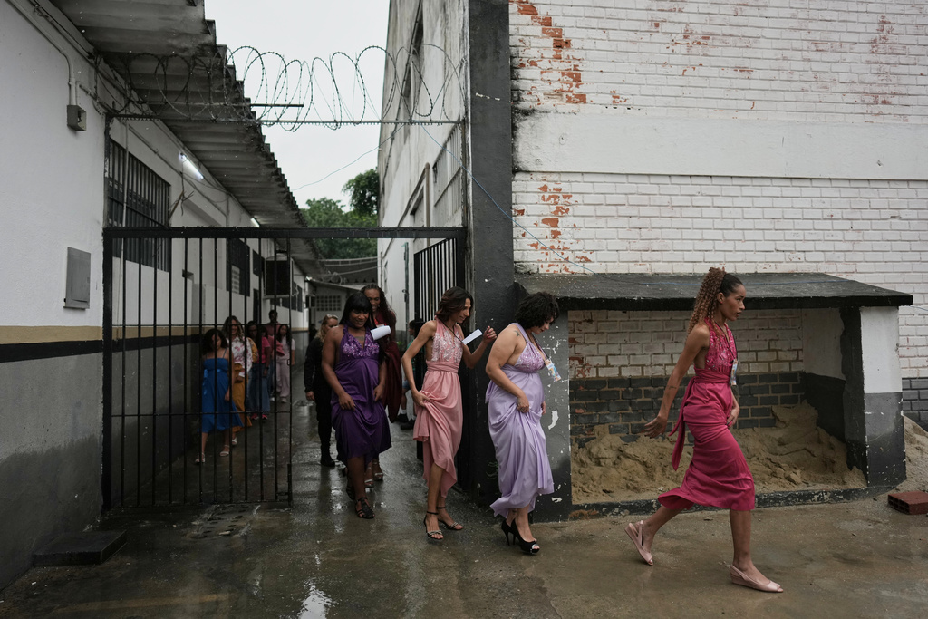 Inmate walk to the stage to compete in the Voice of Freedom rehabilitation program singing contest at the Djanira Dolores de Oliveira women's penitentiary in Rio de Janeiro, Friday, Jan. 23, 2026. (AP Photo/Silvia Izquierdo)