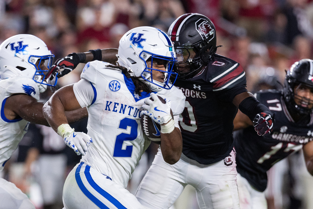 Kentucky running back Dante Dowdell (2) runs the ball against South Carolina during the first half of an NCAA college football game, Saturday, Sept. 27, 2025, in Columbia, S.C. (AP Photo/Scott Kinser)