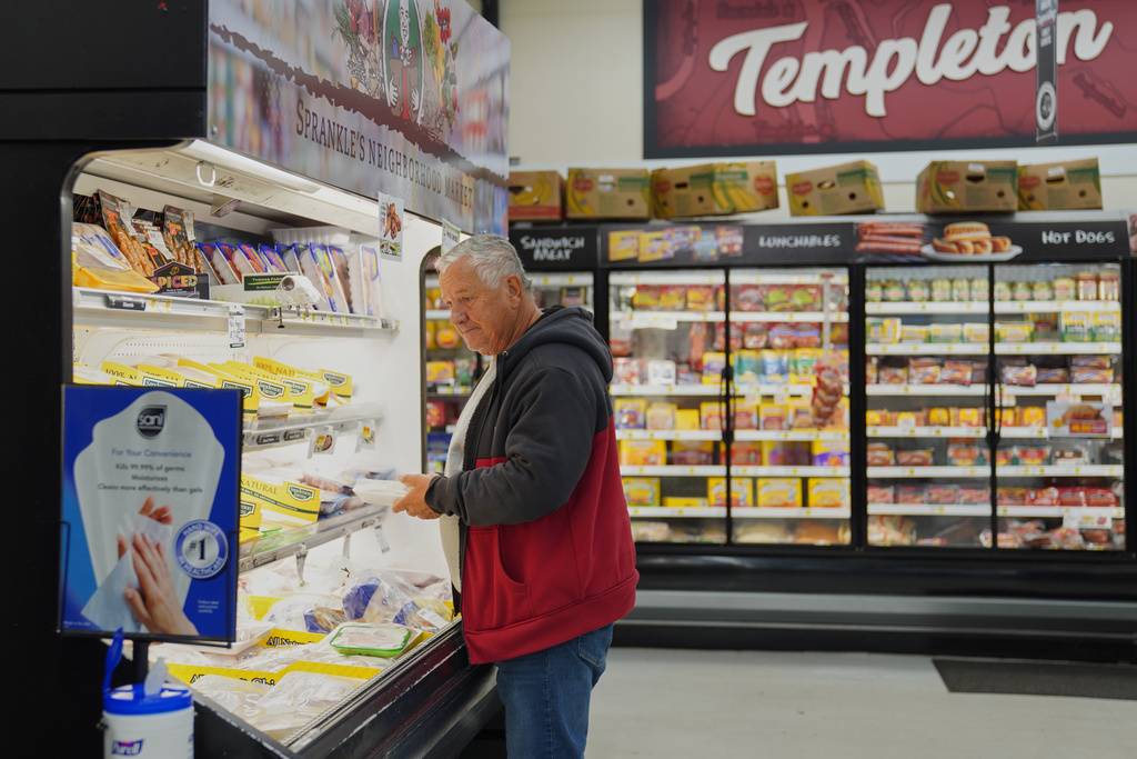 A customer shops at Sprankle's Neighborhood Market, Monday, Nov. 10, 2025, in Kittanning, Pa. (AP Photo/Jessie Wardarski)
