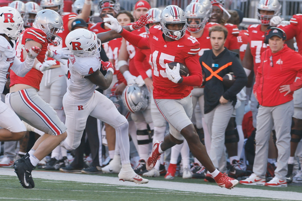 Rutgers linebacker Sam Robinson, left, pushes Ohio State tight end Jelani Thurman out of bounds during the second half of an NCAA college football game, Saturday, Nov. 22, 2025, in Columbus, Ohio. (AP Photo/Jay LaPrete)