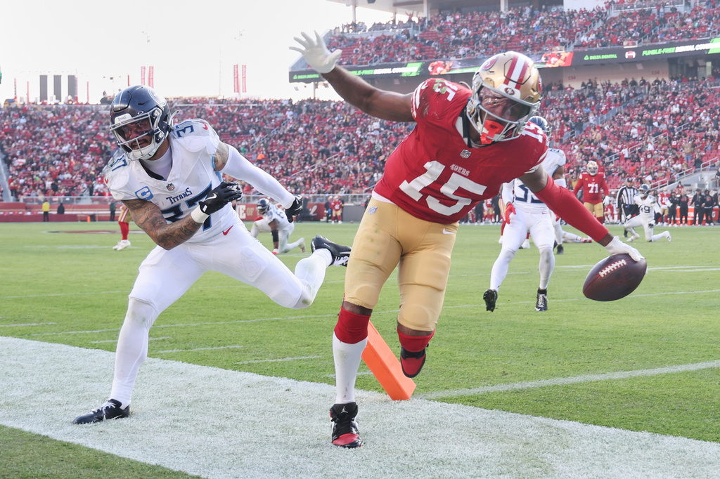 San Francisco 49ers wide receiver Jauan Jennings (15) scores a touchdown past Tennessee Titans safety Amani Hooker (37) during the second half of an NFL football game, Sunday, Dec. 14, 2025, in Santa Clara, Calif. (AP Photo/Jed Jacobsohn)