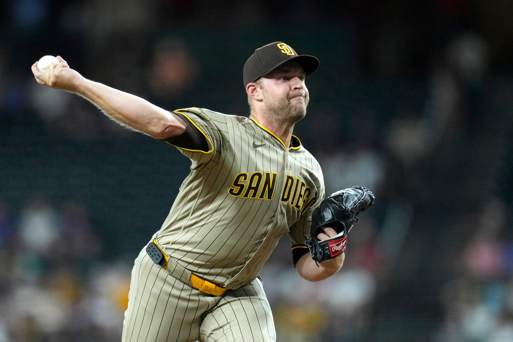 San Diego Padres starting pitcher Michael King throws against the Arizona Diamondbacks during the first inning of a baseball game, Monday, Aug. 3, 2026, in Phoenix. (AP Photo/Ross D. Franklin)