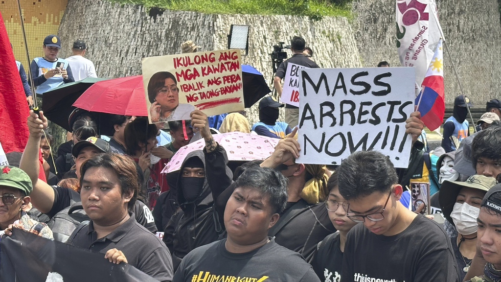Protestors hold placards, one of them reads "Lock up the thieves and return the money the people’s money." as they hold a rally at the People Power Monument in Manila Saturday morning, Sept. 13, 2025, over allegations of massive corruption in flood control projects that have implicated several congressmen and public works officials and sparked pockets of street protests. (AP Photo/Joeal Calupitan)