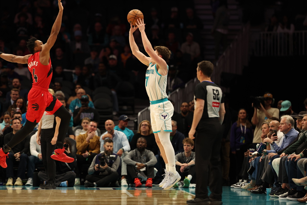 Charlotte Hornets guard/forward Kon Knueppel (7) shoots the ball against Toronto Raptors forward/guard Scottie Barnes (4) during the first half of an NBA basketball game on Wednesday, Jan. 7, 2026, in Charlotte, N.C. (AP Photo/Krista Jasso)