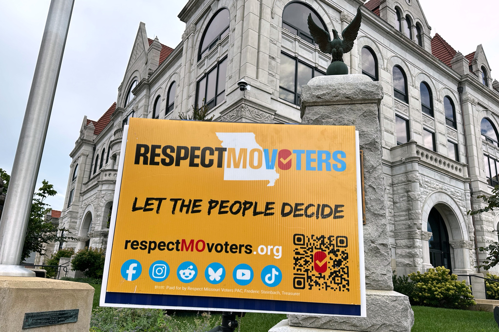 A sign in support of a proposed constitutional amendment backed by the group Respect Missouri Voters sits outside the Cole County Courthouse in Jefferson City, Mo., Tuesday, Aug. 18, 2026. (AP Photo/David A. Lieb)