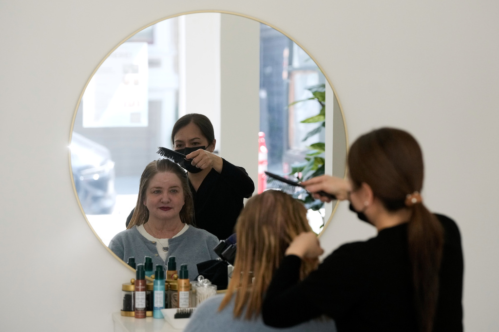 Head spa specialist Ha Truong, right, uses a Red and Blue light brush on Liz Evans to help with hair growth and reduce bacteria while massaging the scalp to help the scalp serum absorb during a treatment at Sunday Headspa Thursday, April 16, 2026, in San Francisco. (AP Photo/Jeff Chiu)