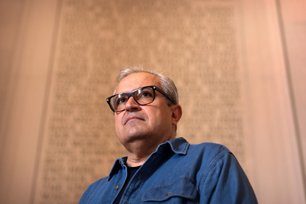 Iranian expatriate Nik Kowsar poses for a photograph at the Lincoln Memorial, March 31, 2026, in Washington. (AP Photo/Mark Schiefelbein)