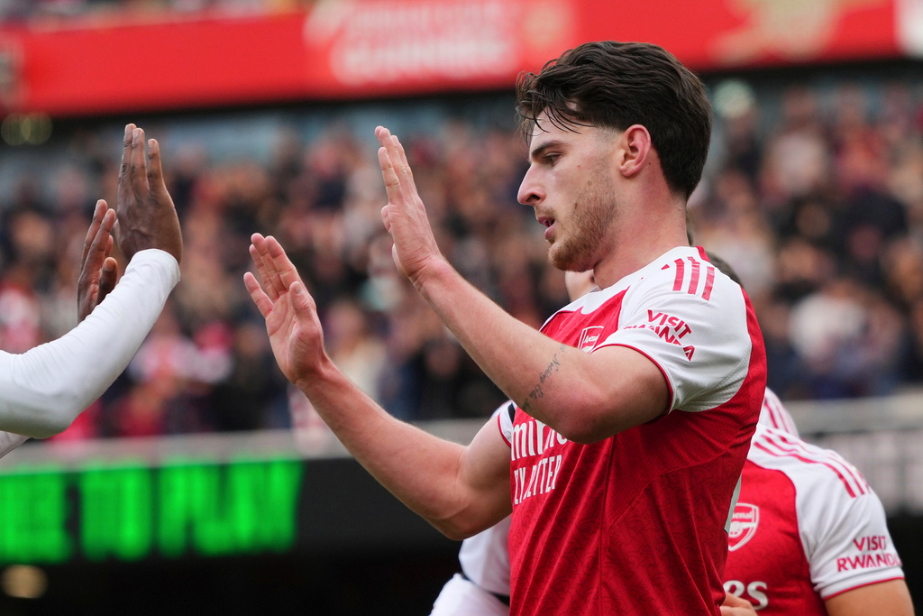 Arsenal's Declan Rice celebrates with teammates after scoring the opening goal during the substitution at the English Premier League soccer match between Arsenal and West Ham United at the Emirates stadium in London, Saturday, Oct. 4, 2025. (AP Photo/Kirsty Wigglesworth)