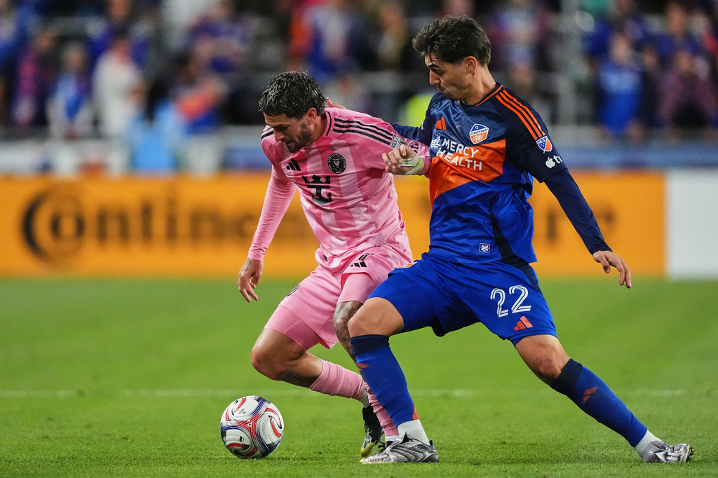 Inter Miami CF midfielder Rodrigo de Paul, left, and FC Cincinnati forward Gerardo Valenzuela, right, battle for possession during the second half of an MLS soccer game Wednesday, May 13, 2026, in Cincinnati. (AP Photo/Joshua A. Bickel)