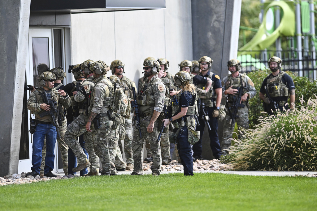 Law enforcement officials prepare to sweep a building at Utah Valley University, Wednesday, Sept. 10, 2025, in Orem, Utah. (AP Photo/Tyler Tate)