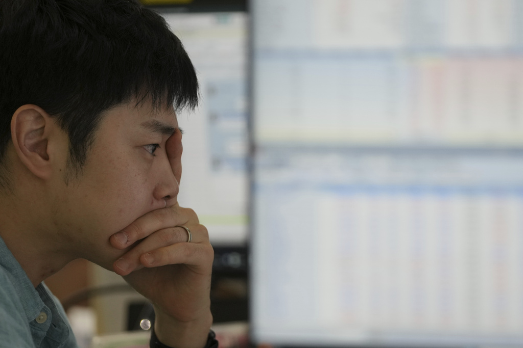 A dealer watches computer monitors at a dealing room of Hana Bank in Seoul, South Korea, Friday, Sept. 12, 2025. (AP Photo/Lee Jin-man)